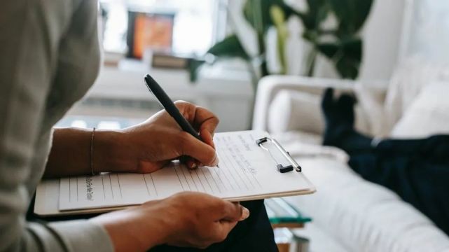 近三成青少年正在遭受心理危機，學校應如何向孩子伸出援手？